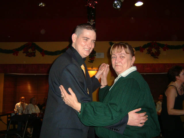 Caomh�n Nestor agus M�ir�n Bharry